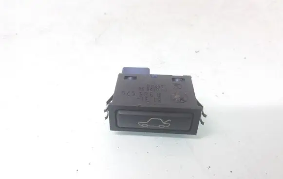 Tailgate opening switch