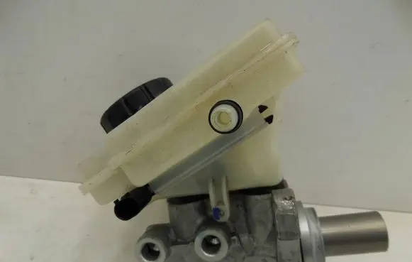Master brake cylinder