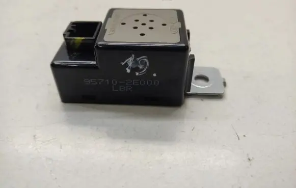 Hyundai Tucson TL Horn buzzer relay 957102E000