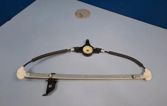 Mazda CX-5 Front window lifting mechanism without motor