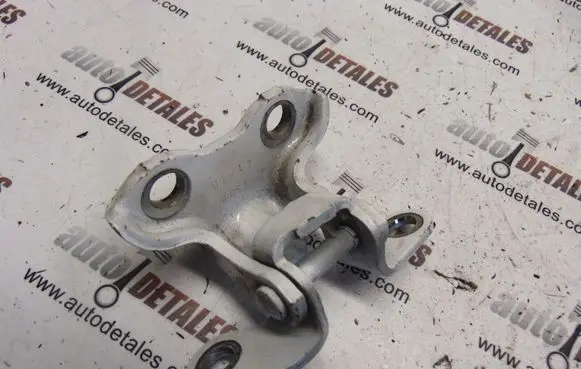 Toyota Auris 150 Front door upper hinge