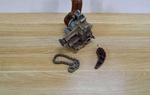 Renault Captur Oil pump 150002257R 105808015