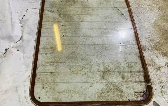 Renault Rapid Rear side window
