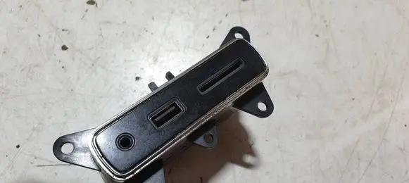 Dodge Durango III USB socket connector 68141322AA 61571C2455 17409