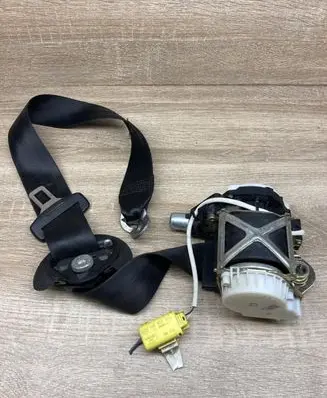 Volkswagen PASSAT B6 Front seatbelt 33042933H 33030537 1T0857732