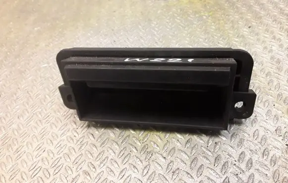 Mercedes-Benz S W221 Tailgate/boot open switch button 2217500893 A2217500893