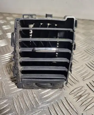 Renault Trafic III (X82) Dash center air vent grill 226979