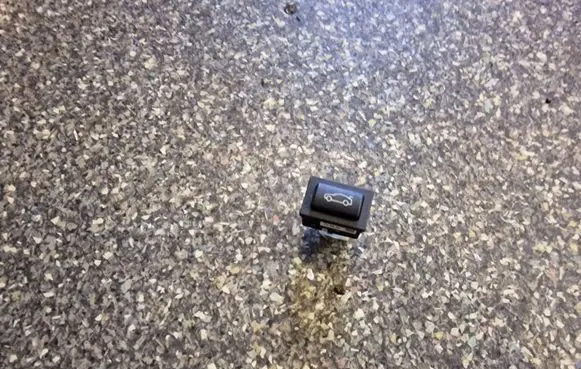 BMW 4 F36 Gran coupe Tailgate/boot open switch button 