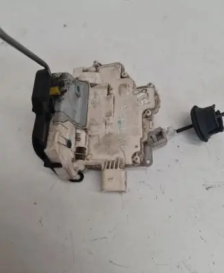 Audi A6 S6 C6 4F Front door lock 4f0839016
