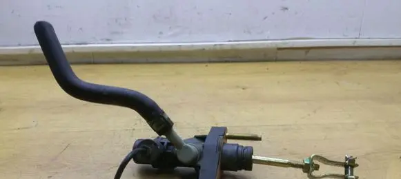 Toyota Avensis T250 Master brake cylinder