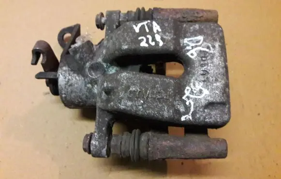 Renault Scenic I Rear brake caliper