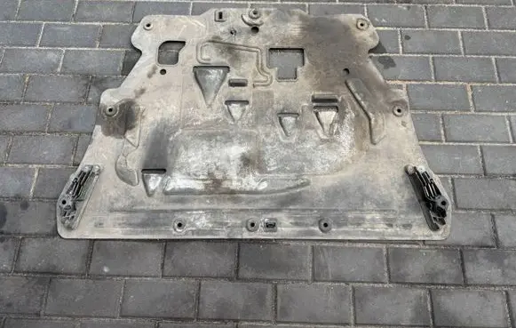 Volvo XC90 Engine splash shield/under tray 31497612