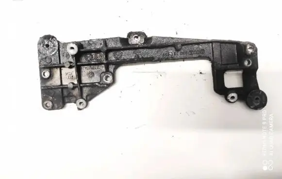 Volkswagen PASSAT B6 Engine mounting bracket 03G131159