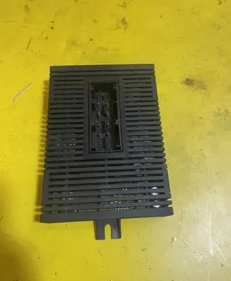 BMW 7 E65 E66 Fuse module 6922663