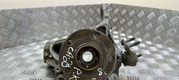Volkswagen PASSAT B8 Front wheel hub spindle knuckle