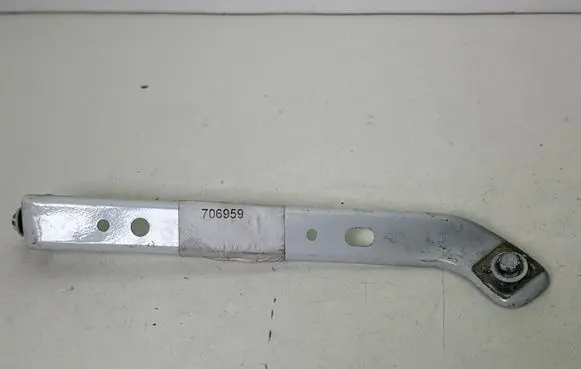 Ford Mustang VI Fender mounting bracket FR3B16C199BC