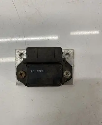 Audi 80 90 B3 Ignition amplifier control unit 211905351