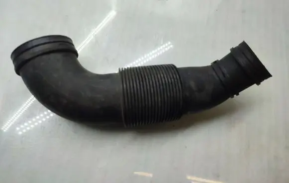 Audi Q7 4L Air intake duct part 7L6129627 7L6129627F