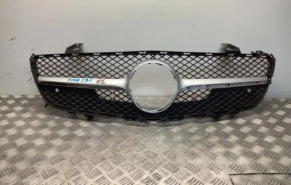 Mercedes-Benz SL R231 Front bumper upper radiator grill A2318850623 A2318880260