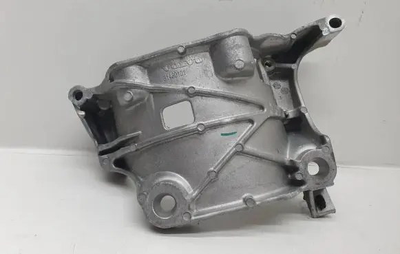 Volvo S90, V90 Generator/alternator bracket 31480101