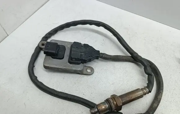 Mercedes-Benz C W205 Lambda probe sensor A0009053706 5WK96683F 0009053706