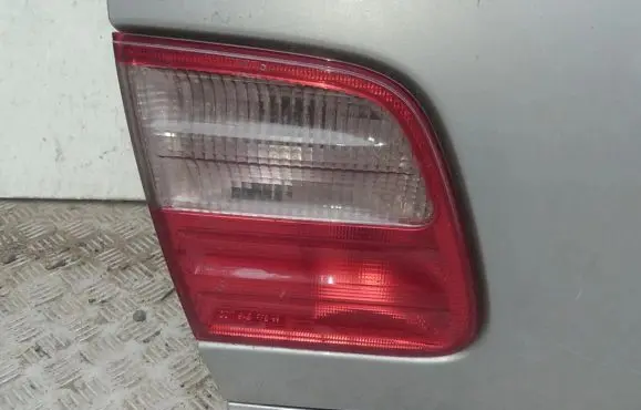 Mercedes-Benz E W210 Tailgate rear/tail lights