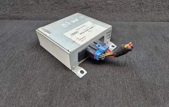 Audi A4 S4 B7 8E 8H Sound amplifier 8E5035223
