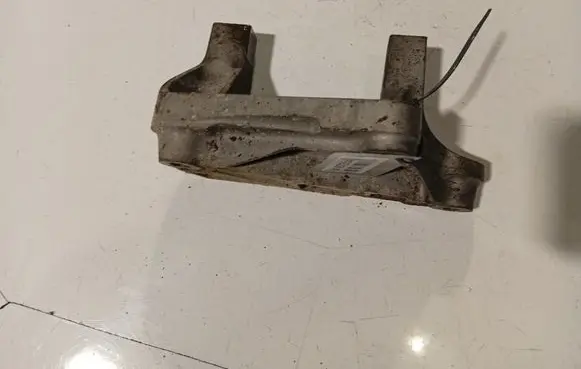 Citroen C5 Engine mounting bracket 