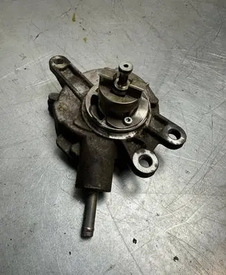 Toyota Auris E180 Vacuum pump ST839M1A