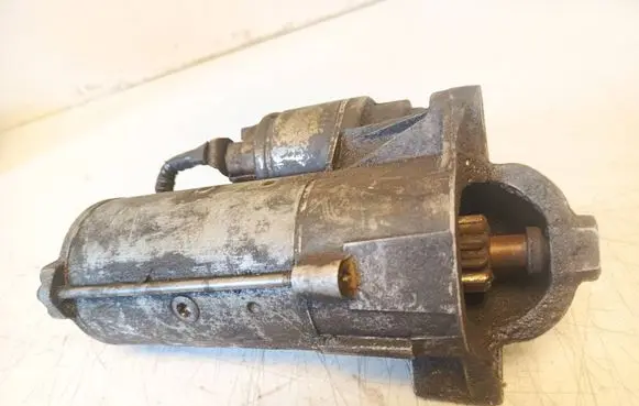 Opel Vivaro Starter motor 7700116260 D7R44 0108HF