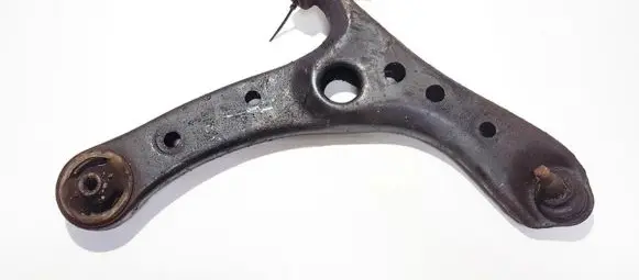 Toyota Avensis Verso Front lower control arm/wishbone