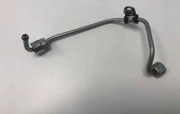 Volkswagen Tiguan Fuel line pipe