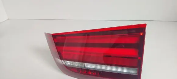 Tailgate rear/tail lights