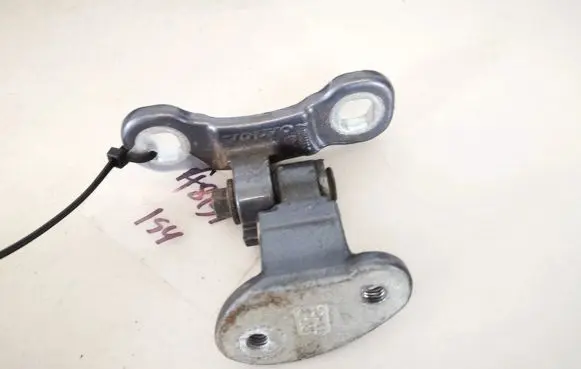 Volvo V50 Rear door lower hinge