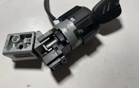 Citroen C4 I Picasso Ignition lock 36410600