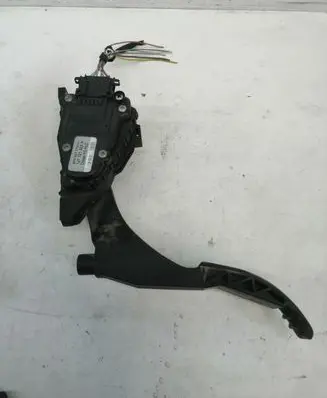 Skoda Octavia Mk1 (1U) Accelerator throttle pedal 121721503H