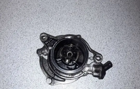 BMW 3 E46 Vacuum pump 11667794142