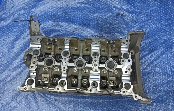 Mercedes-Benz SLK R171 Engine head R2720162501 2720104820 0810710641