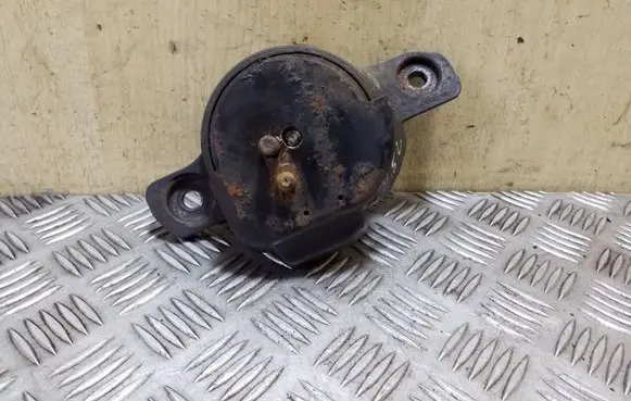 Subaru Outback Engine mount bracket