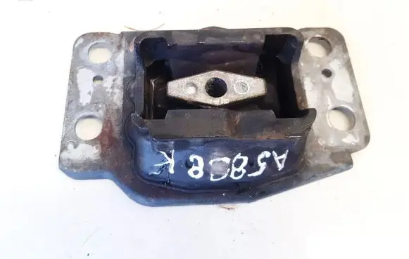 Volvo S80 Engine mount bracket