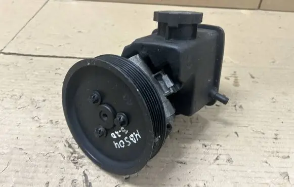 Mercedes-Benz S W220 Power steering pump 0024667301