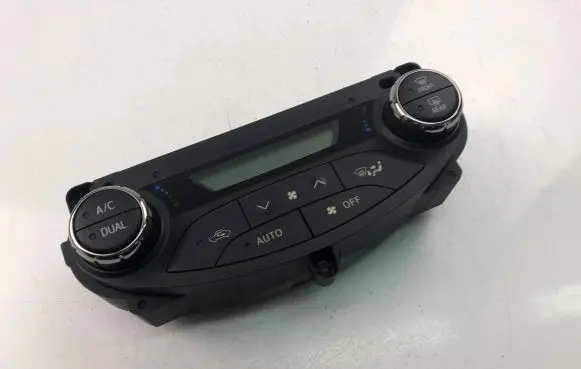 Toyota Yaris Interior fan control switch 559000D340