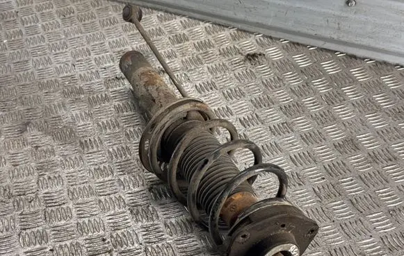 Volkswagen Golf VI Front shock absorber/damper