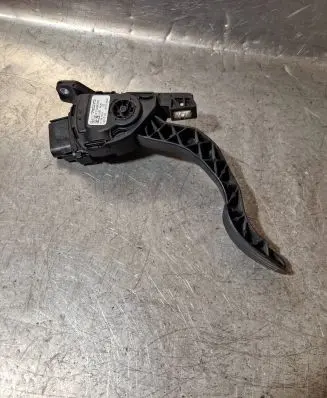 Volvo V70 Accelerator throttle pedal 31329058 C95YE04 6PV01083401