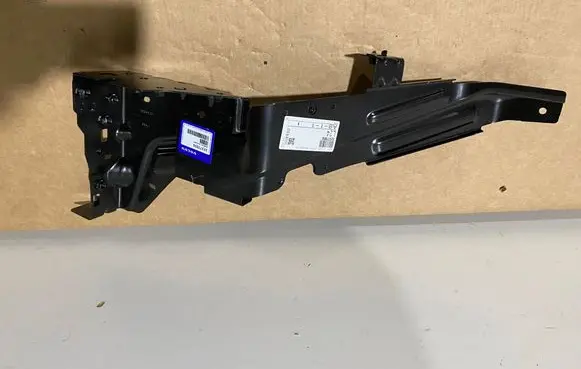Volvo XC40 Headlight/headlamp mounting bracket 32377055