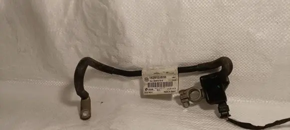 Volkswagen PASSAT B7 Positive cable (battery) 1K0915181H 519416C41