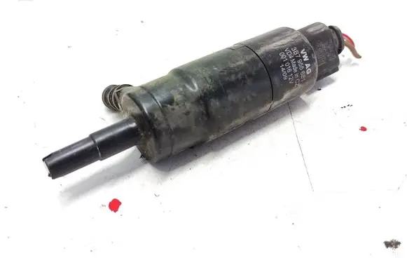 Volkswagen PASSAT B6 Headlight washer pump 3B7955681
