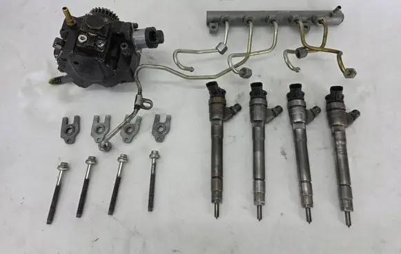 Renault Trafic III (X82) Fuel injection high pressure pump 0445010250