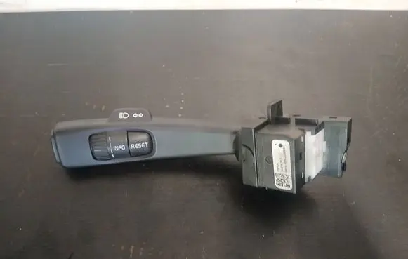 Volvo V70 Wiper turn signal indicator stalk/switch 31275353
