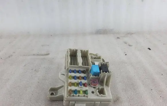 Mazda 323 Fuse module T25P5